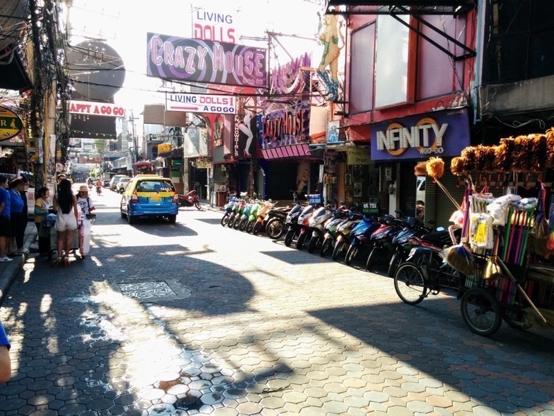 06ウォーキングストリート昼