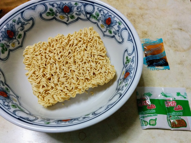 32インスタントラーメン緑４