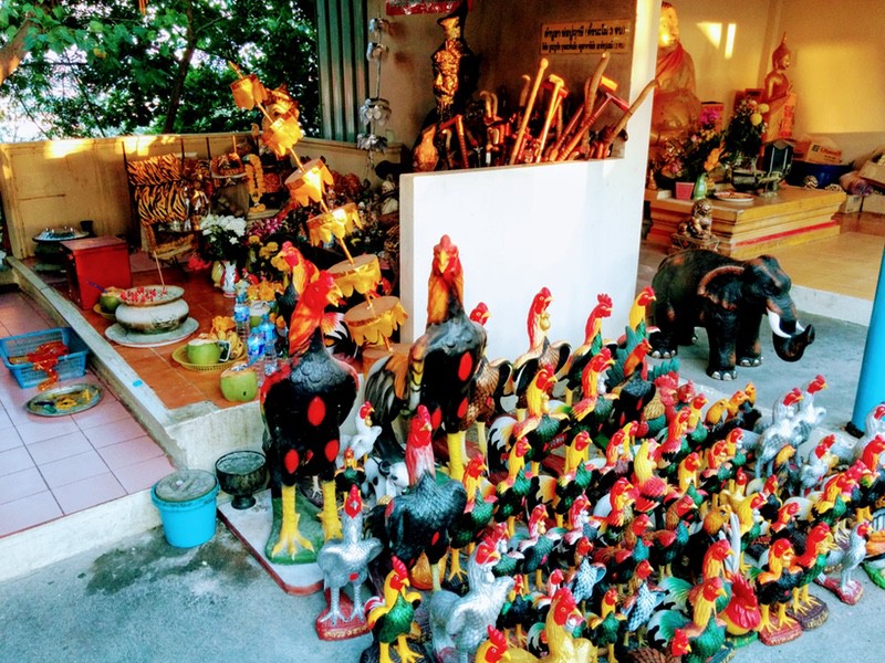 04鶏の置物.jpg 04鶏の置物