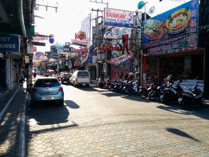 03ウォーキングストリート昼