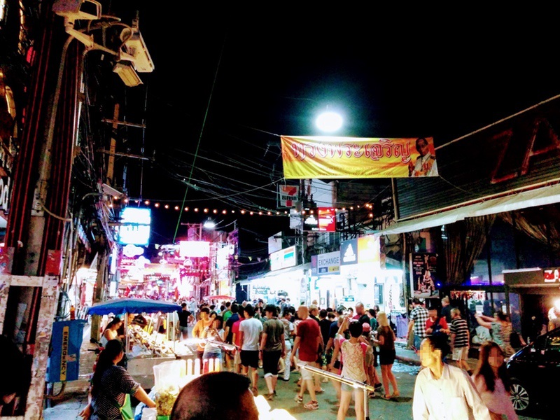 02ウォーキングストリート夜