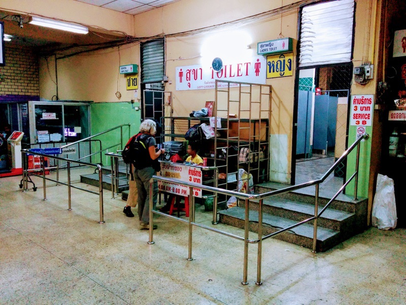 38トイレは有料.jpg 38トイレは有料