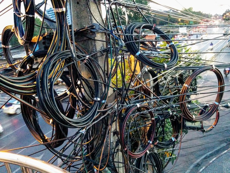 28ゴチャゴチャな電線2.jpg 28ゴチャゴチャな電線2