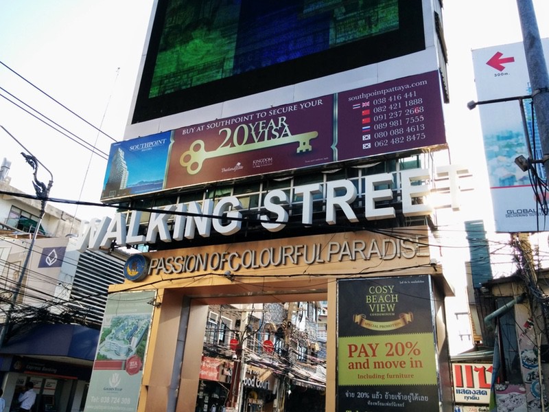 01ウォーキングストリート昼