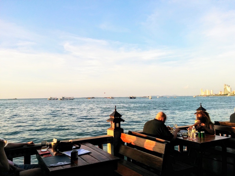 01パタヤ 海岸沿いの店