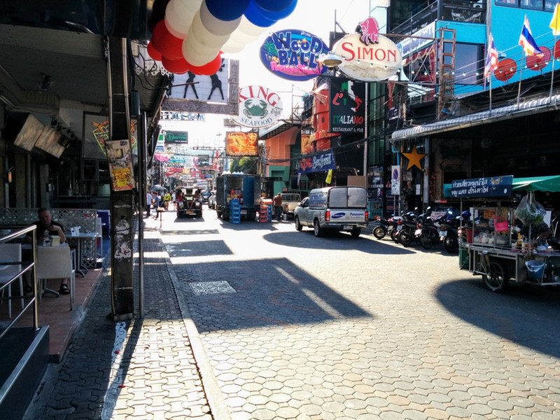 04ウォーキングストリート昼