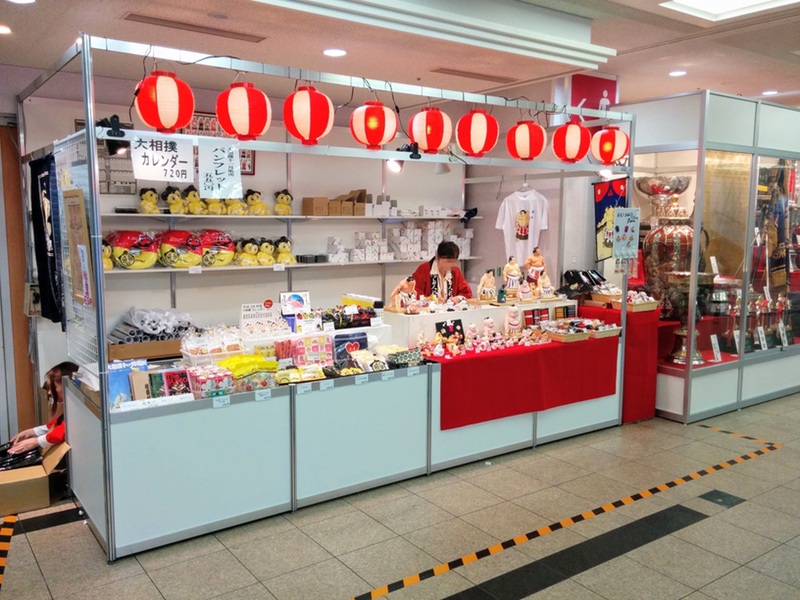 会場内正面ホール売店4