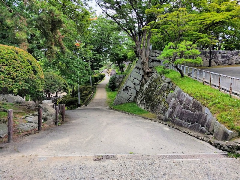 05二ノ丸の石垣.jpg 05二ノ丸の石垣