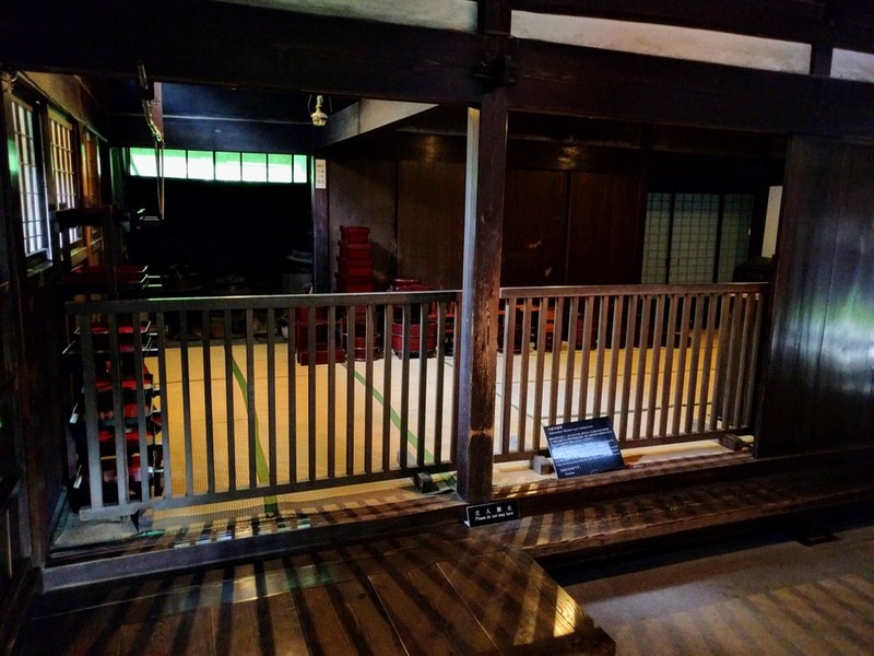 04お屋敷内.jpg 04お屋敷内