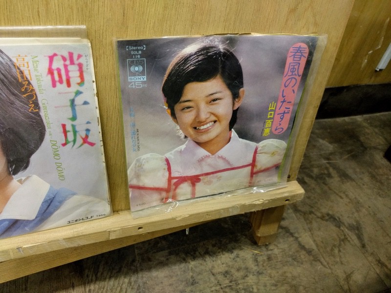 レコード山口百恵