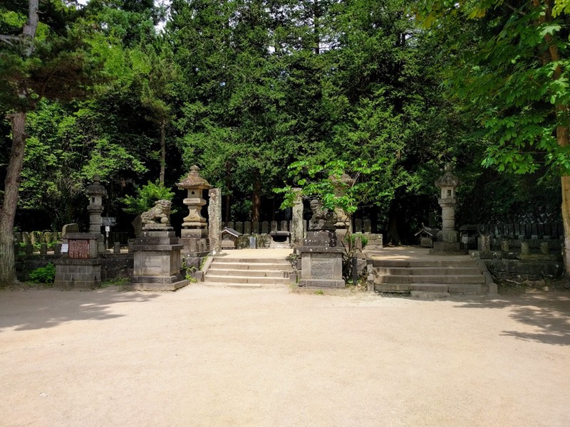 11白虎隊士のお墓.jpg 11白虎隊士のお墓