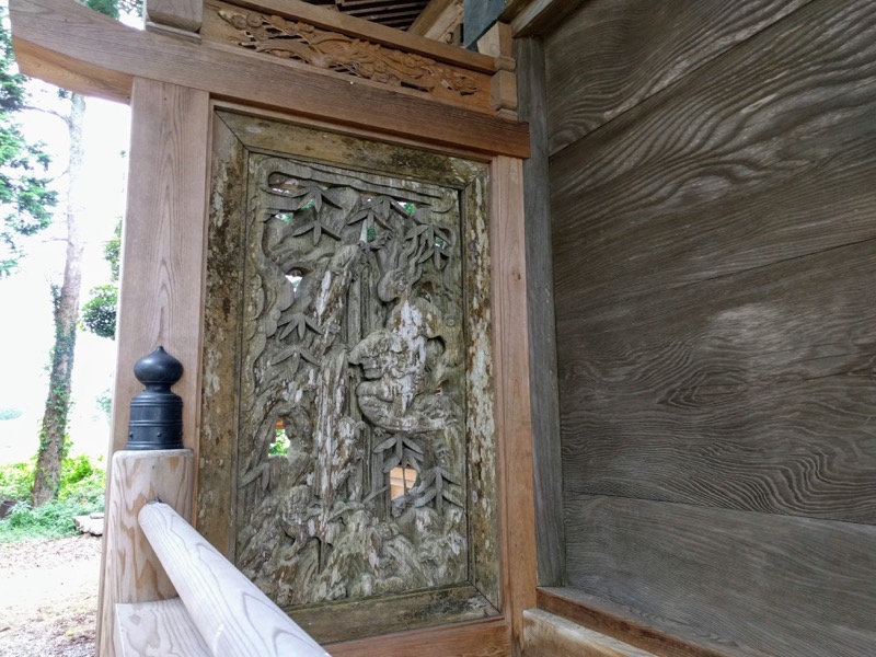 16左手拝殿側仕切りの彫刻