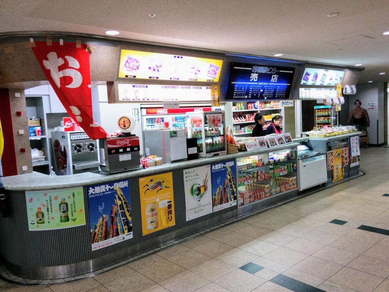 会場内正面ホール売店5