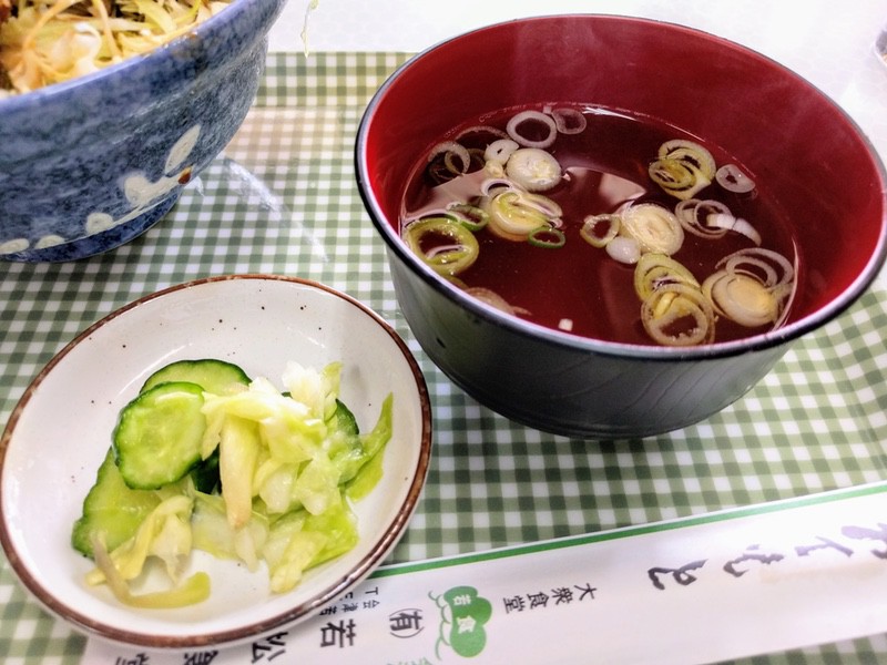 11味噌汁と漬け物.jpg 11味噌汁と漬け物