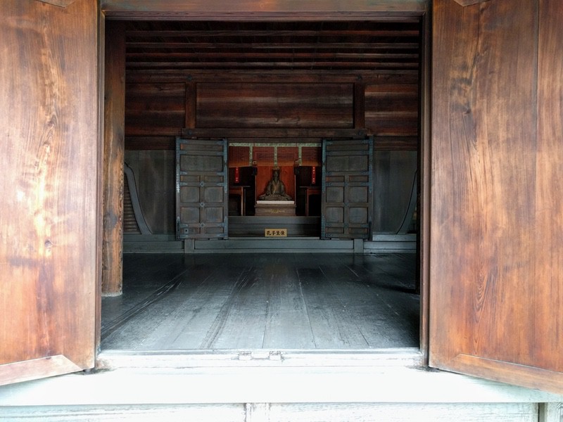 11木造孔子坐像