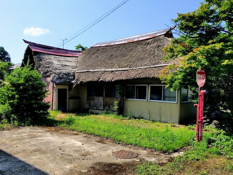 09茅葺屋根の家