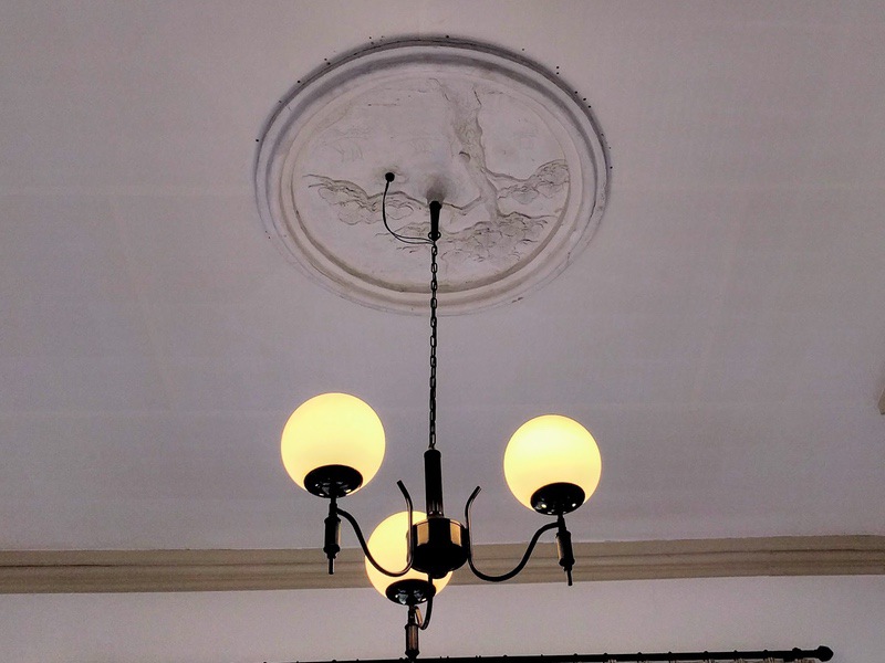 13書紀室の天井中心飾