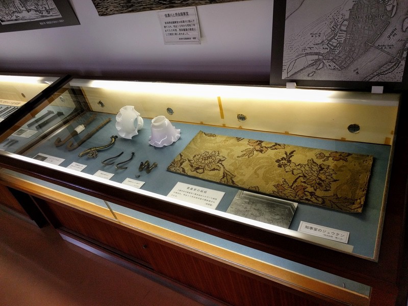 11議事堂に使われた金具類