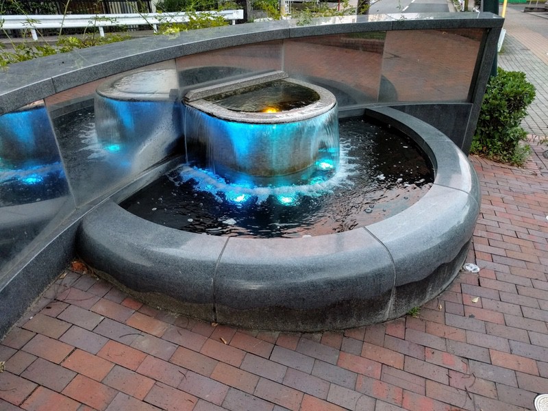 どっぺり坂付近の噴水.jpg どっぺり坂付近の噴水