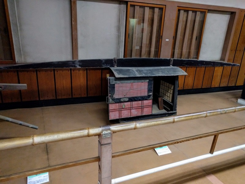 48天守一階塗駕籠.jpg 48天守一階塗駕籠