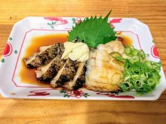 ひろめ市場でちりめん丼とウツボのタタキ｜高知県高知市