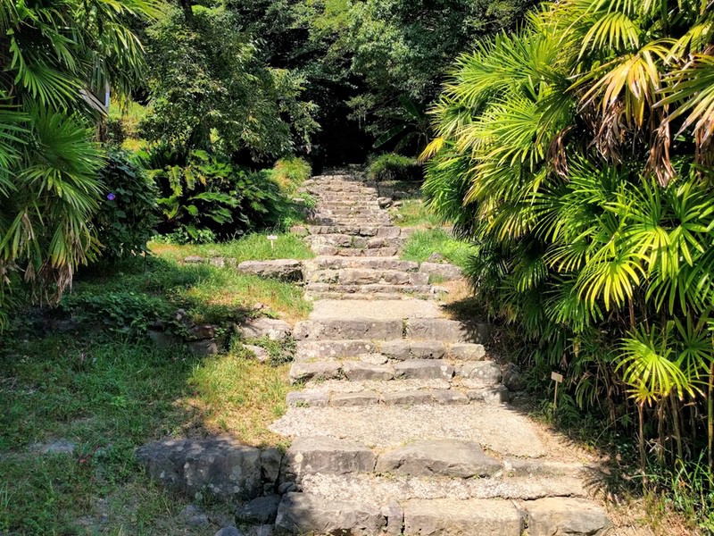 12上り立ち門から