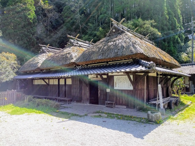 06平行三棟づくり民家