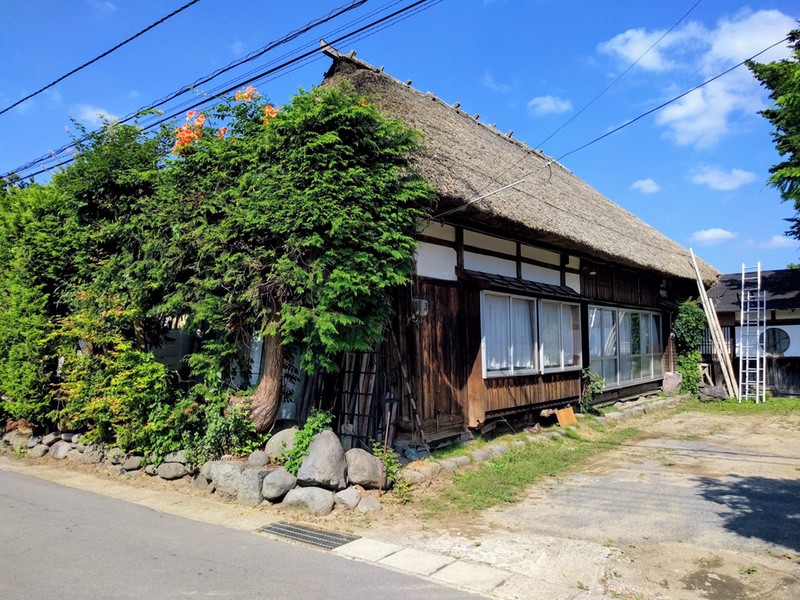 12茅葺屋根の家