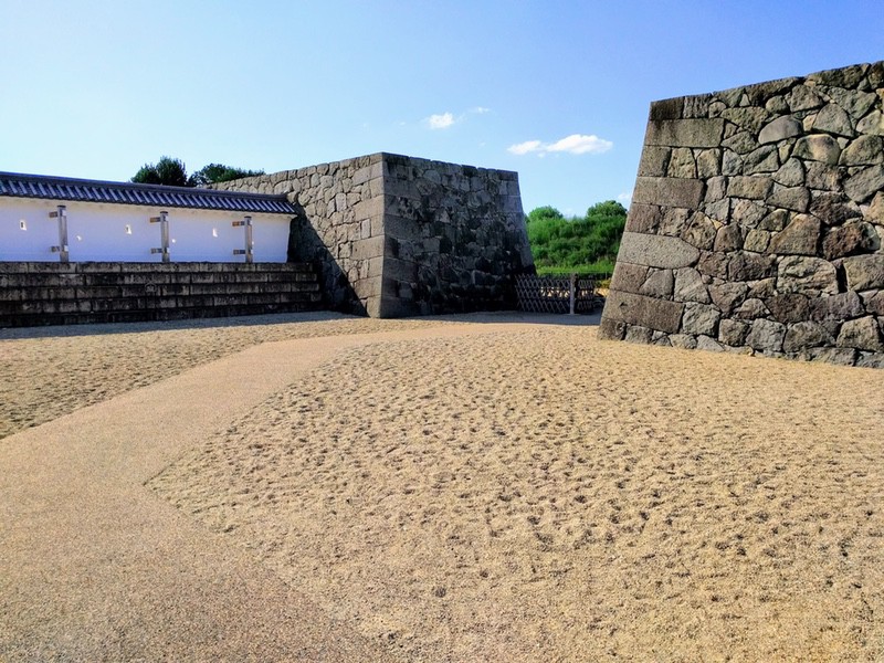 15本丸一文字門