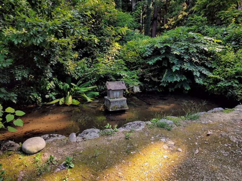 13小さいお社.jpg 13小さいお社