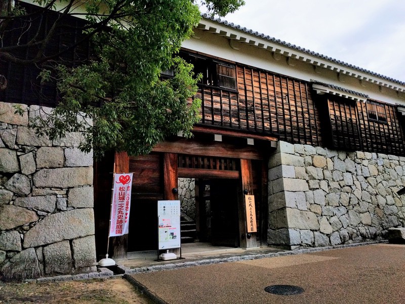 松山城の二丿丸跡に整備された二之丸史跡庭園｜愛媛県松山市 | ゆういちろグ