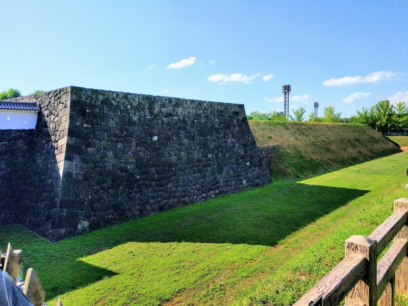 12本丸一文字門