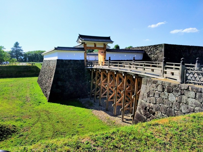 11本丸一文字門