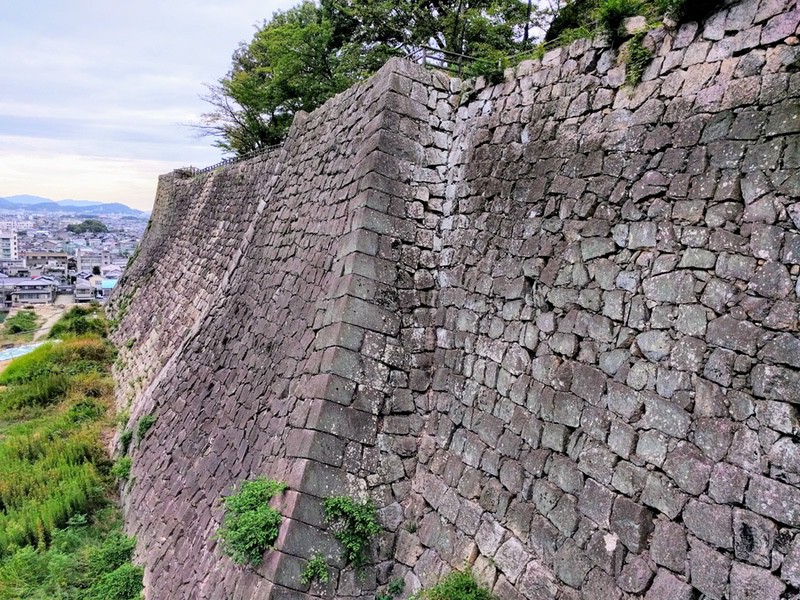 26三ノ丸の石垣.jpg 26三ノ丸の石垣