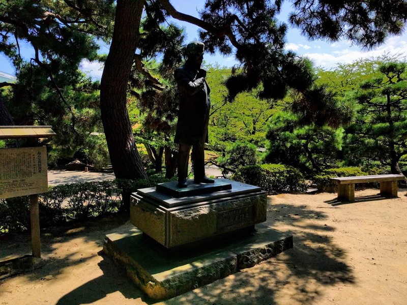 24白山公園創設者像