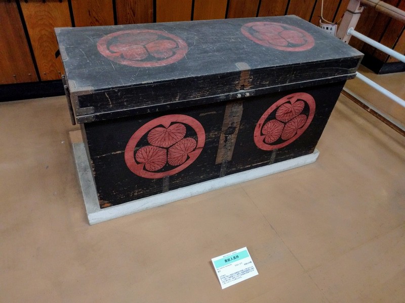 49天守一階長持ち.jpg 49天守一階長持ち