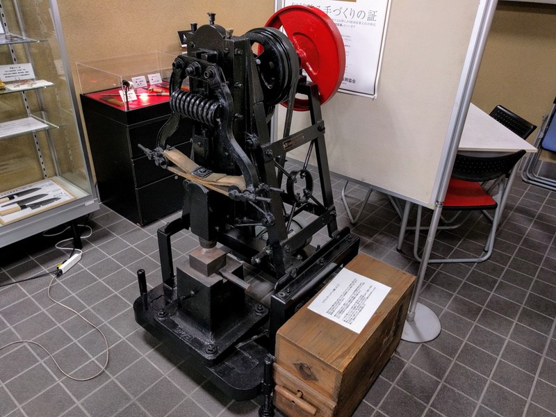 08スプリングハンマーとふいご.jpg 08スプリングハンマーとふいご