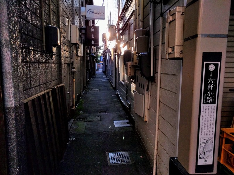 路地06六軒小路.jpg 路地06六軒小路