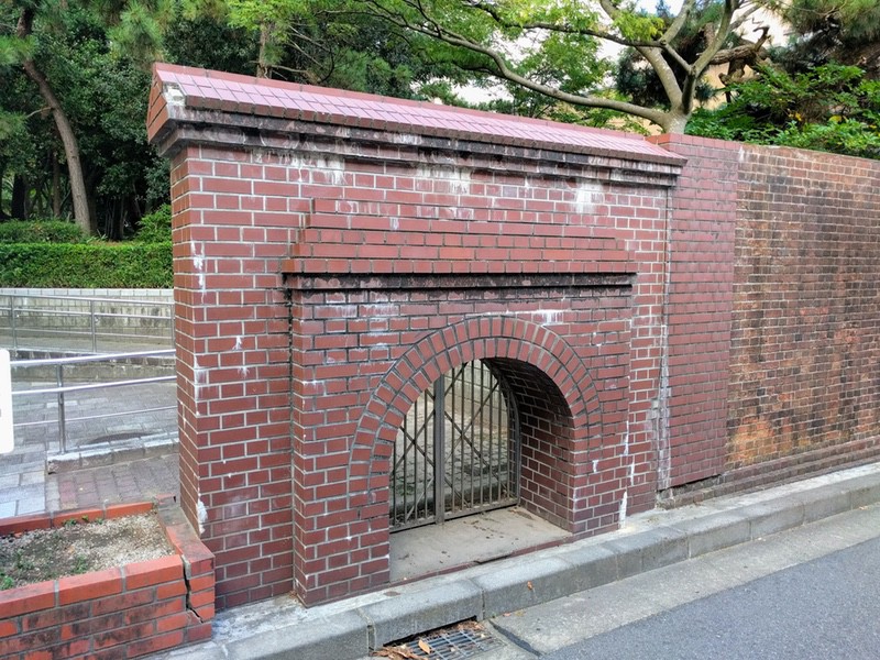 旧刑務所通用門01.jpg 旧刑務所通用門01