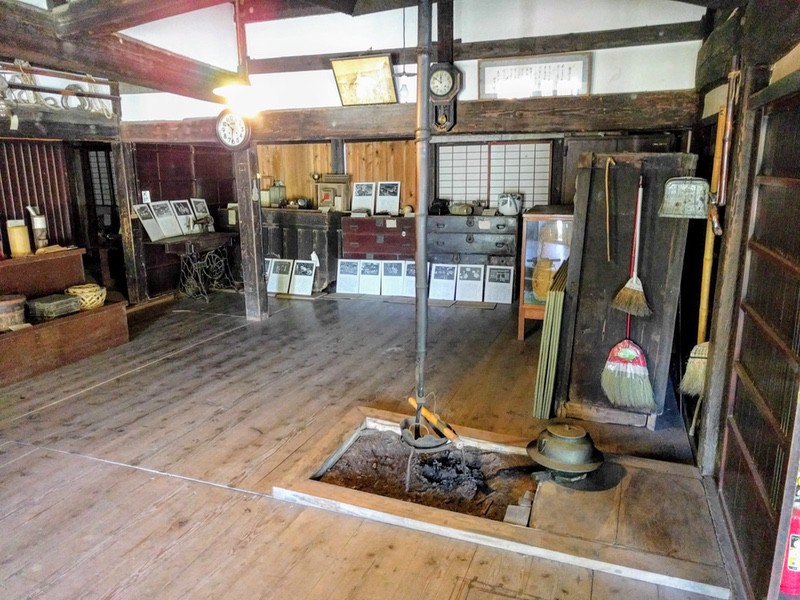 09平行三棟づくり民家