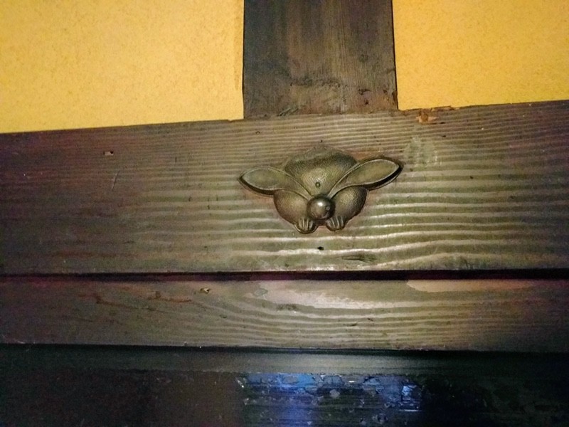 28居間の釘隠し.jpg 28居間の釘隠し