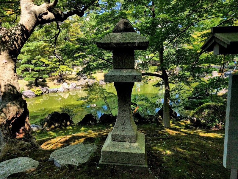 28新潟最古の石灯篭