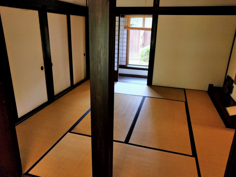 20茶の間の奥の部屋