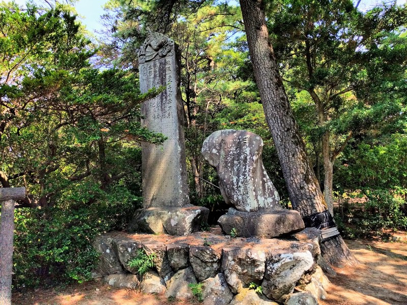 02坂本龍馬彰勲碑