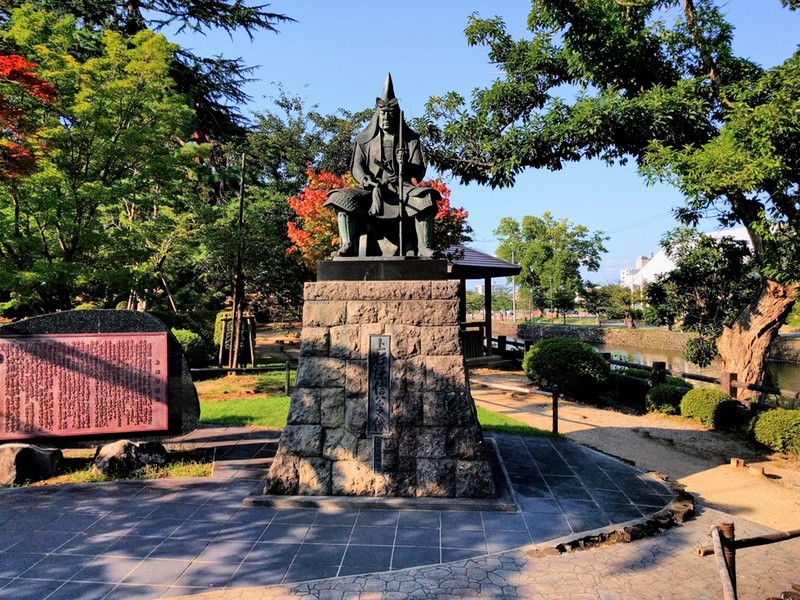 13上杉謙信公之像.jpg 13上杉謙信公之像