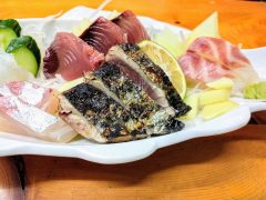 お食事処あおきで名産のカツオやウナギ｜高知県高知市
