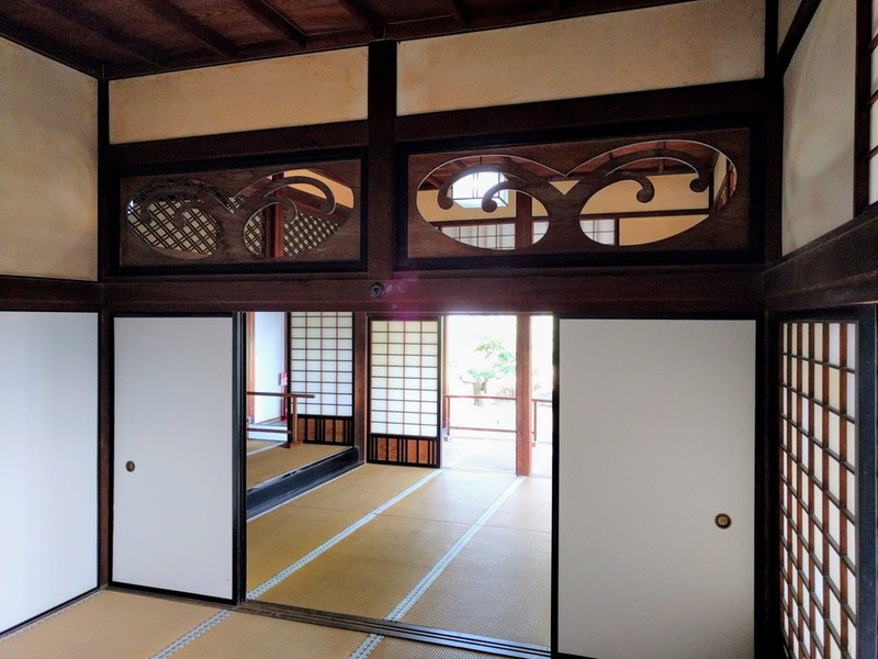 32波の透彫欄間