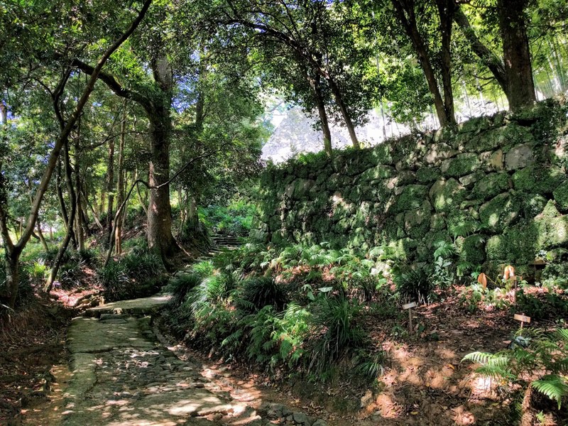 13上り立ち門から