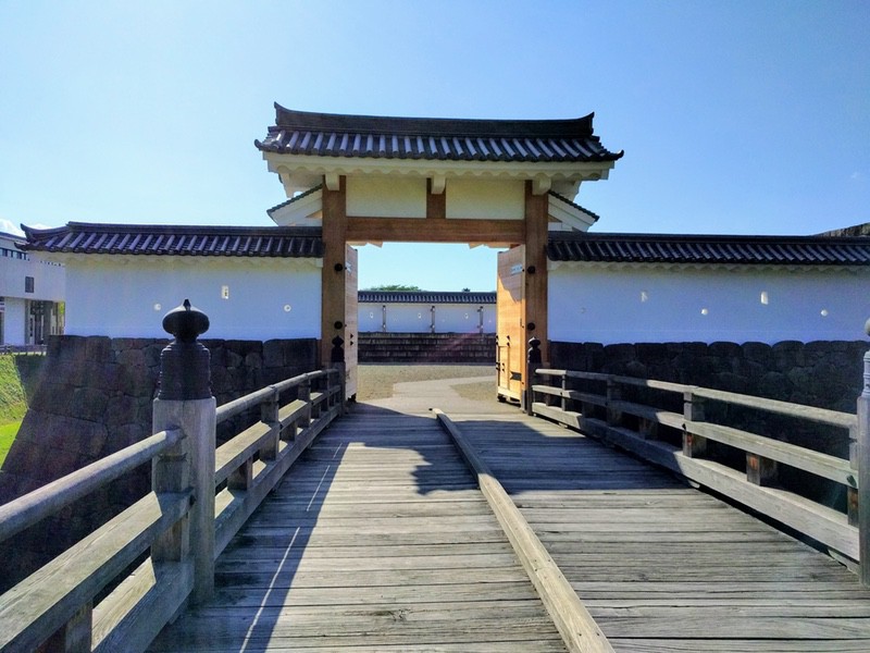 13本丸一文字門