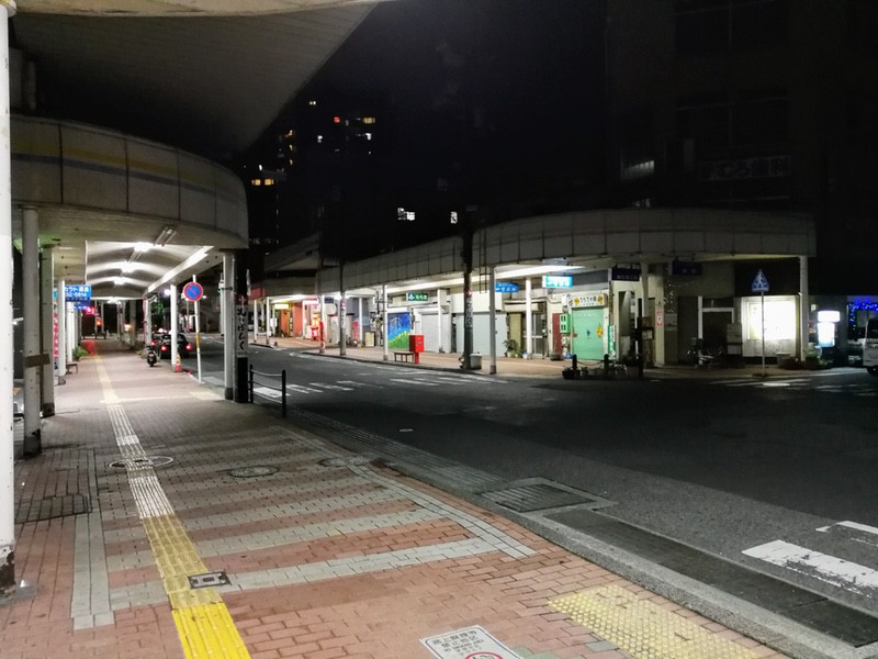 01夜の商店街.jpg 01夜の商店街